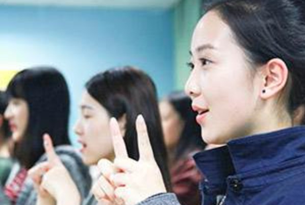 播音主持学费