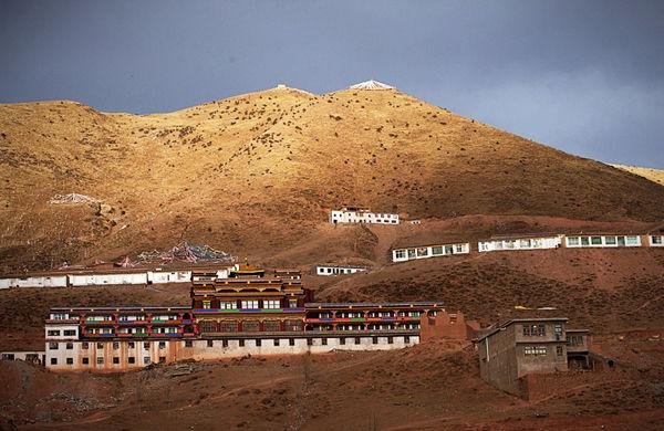 专家初判青海地震与云南地震无关联，导致这两个地方地震的原因到底是什么？