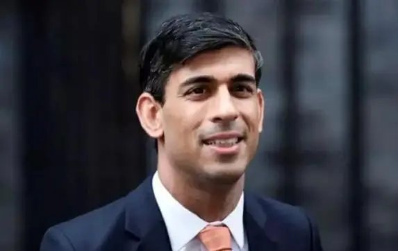 苏纳克当上英国首相，印度民众为何都在说“君子报仇百年不晚”？