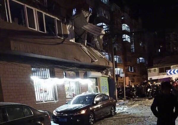 燃气爆炸事故8死5伤，大连市7名干部被处理，造成了多大的损失？