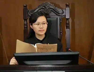 湖南牺牲女法官女儿至今不知妈妈走了,家人该如何告知才会将伤害减到最小?