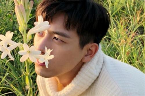 李现黄景瑜成为金扫帚奖最失望男演员，他们的演技如何？