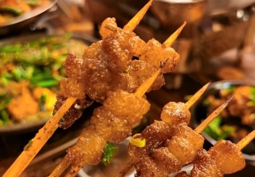 杭州男子外卖点了“烈焰牛肉味小串”感觉味道不对，商家是如何处理此事的？