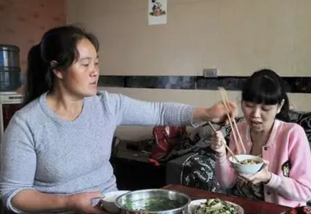 长春一位婆婆没空伺候儿媳妇送上四斤金条,你觉得这样能维系好婆媳关系吗?