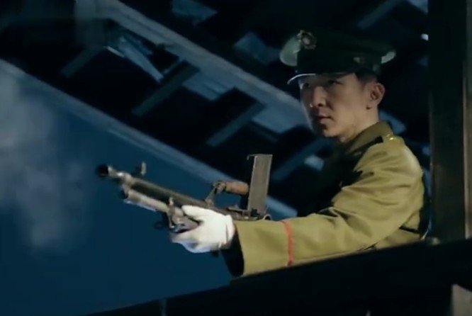 《一代枭雄》第三十六集中的典狱长是谁扮演的？谁最先给好评。