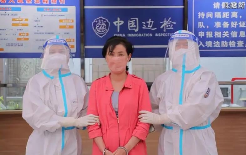 屈健玲挪用公款多少