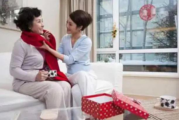长春一位婆婆没空伺候儿媳妇送上四斤金条,你觉得这样能维系好婆媳关系吗?