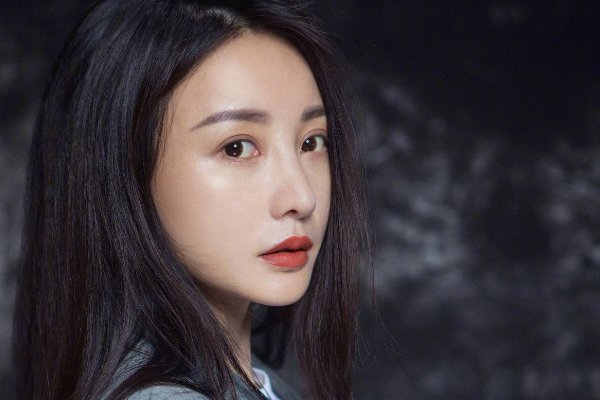 柳岩每天工作12个小时,女友是个拼命三郎好不好?