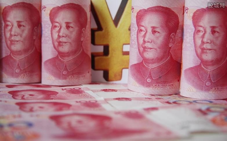 屈健玲挪用公款多少