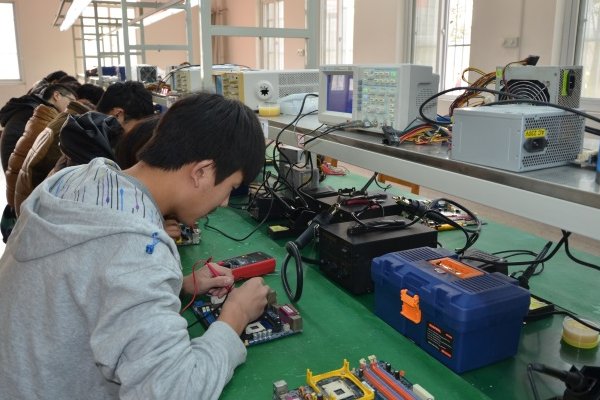 应用电子技术是什么