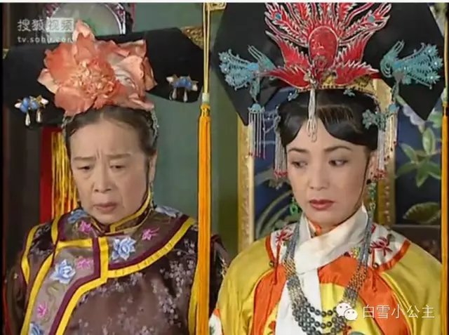 《还珠格格》第二部中,为什么紫薇要救皇后和容嬷嬷?