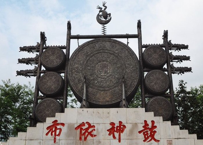 简洁的介绍一个少数民族(10-15)个字
