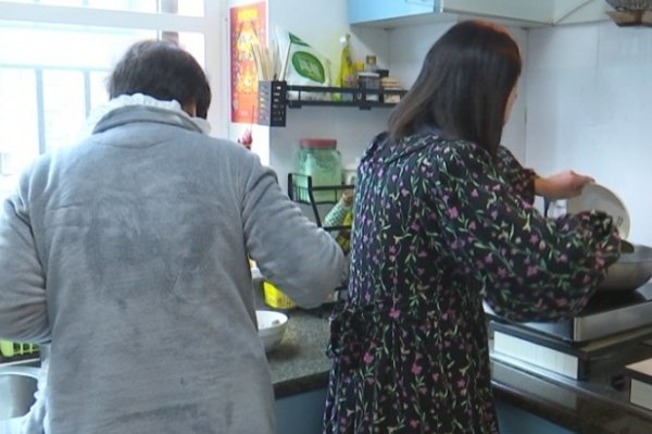 东家长西家短谁家的媳妇不洗碗全句