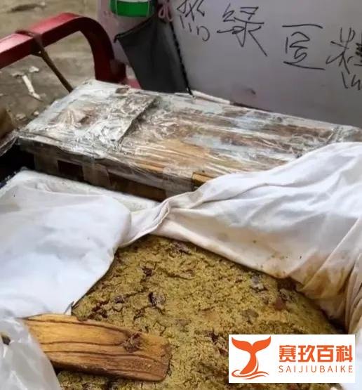 淄博绿豆糕大爷出车祸了!疑遭粉丝围堵逼停致翻车,儿子替父出摊