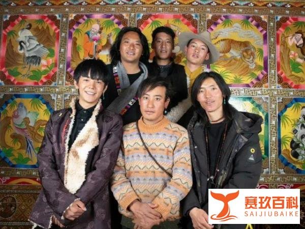 丁真就自己走红一年发文感谢，这一年他都做了什么，凭什么走红？