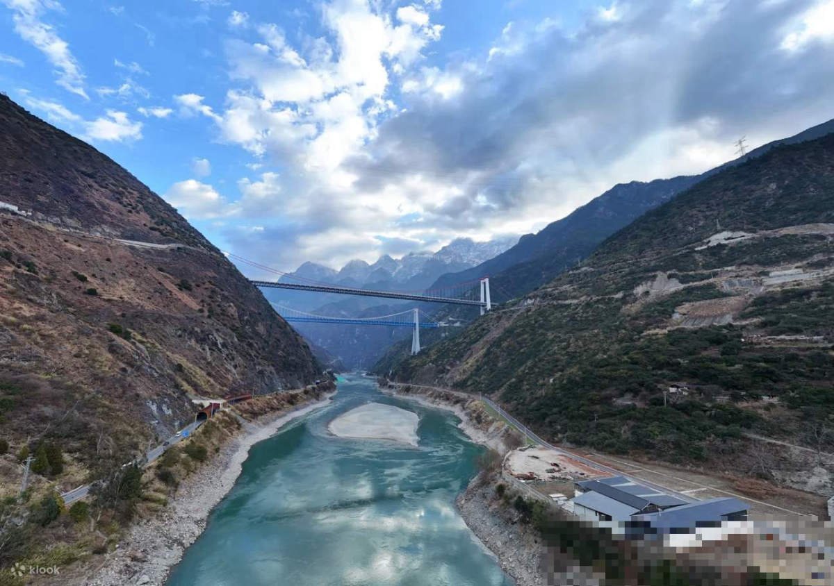 独克宗古城到虎跳峡在那坐车