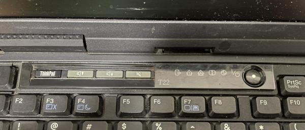 记一台来自21 世纪初的IBM Thinkpad T22