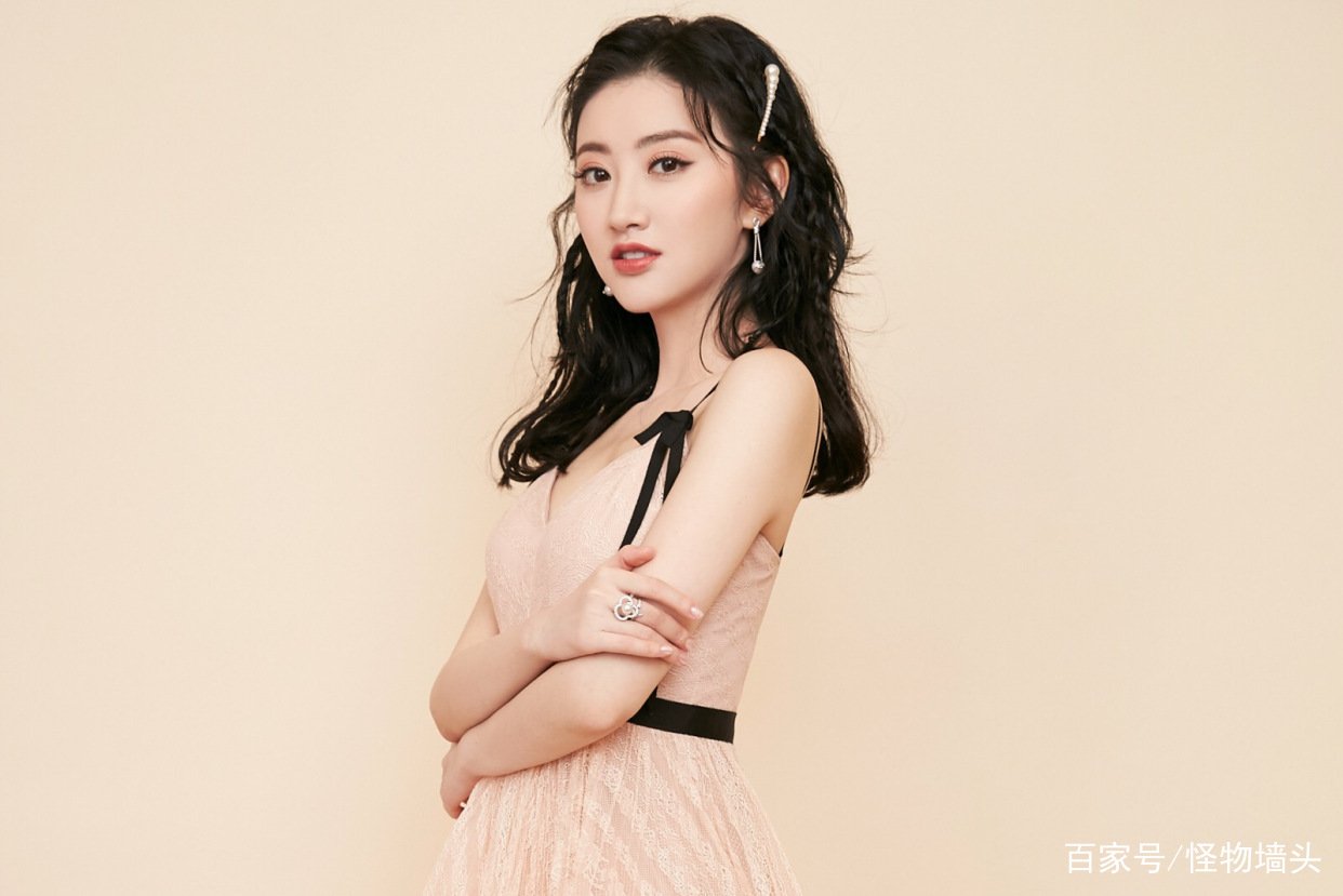 景甜被问“第一次”给了谁，三字回答尽显高情商，她都说了什么？