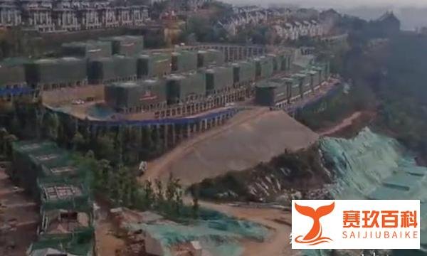 昆明拆除滇池环湖别墅群：几十台挖机拆楼！1700多人连夜种树