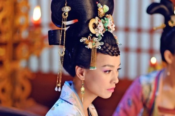 张易之是武则天的男宠，两个人相差50岁，为何武则天对他如此宠爱？