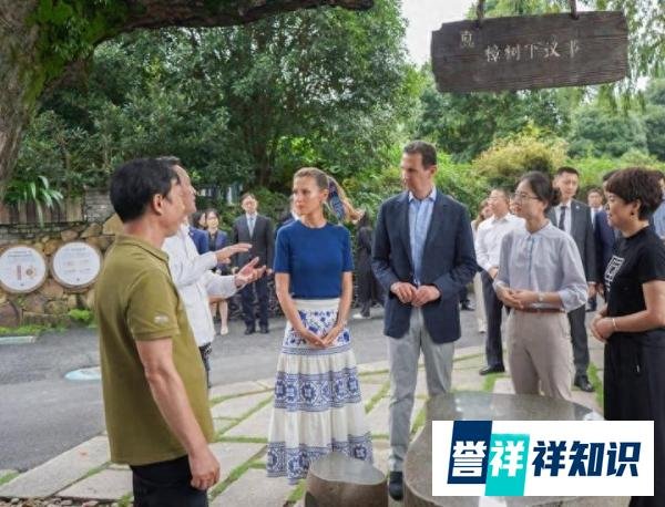 叙利亚总统夫妇去北京啦！第一夫人穿青花瓷蓝裙美翻了，实力圈粉