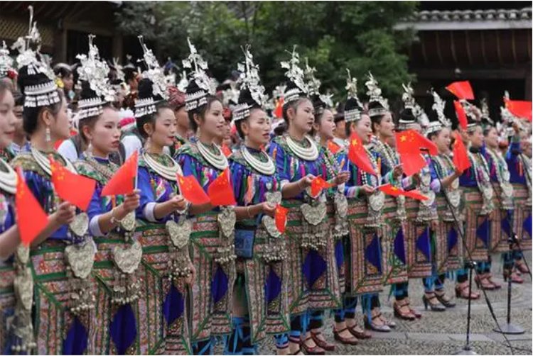 笙歌鼎沸南湖荡是什么意思