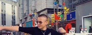 “纯蓝精神”，面对抽假奖的第一网红胜仔，网友喊出同一个声音！