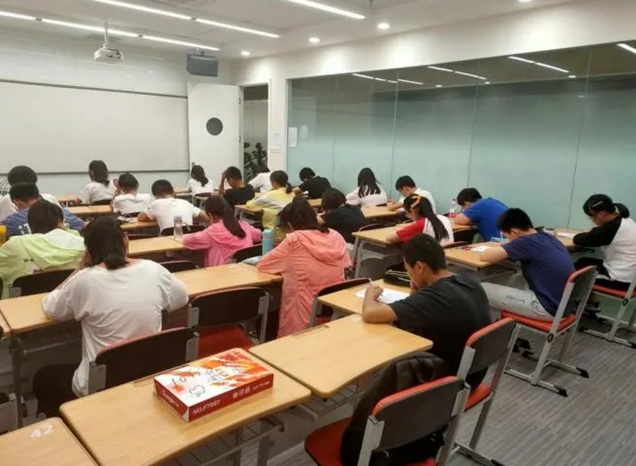 请问：七月之后去老师家补课的结局是什么？