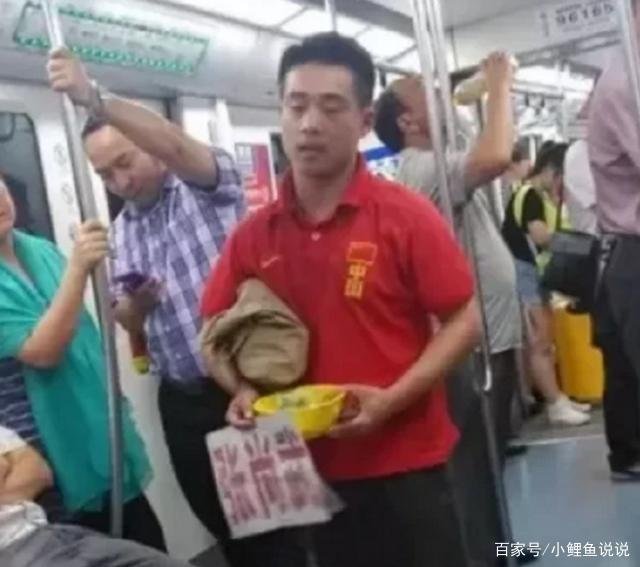 还记得100块贱卖金牌，流落街头混饭吃的世界冠军吗？他后来怎样了？