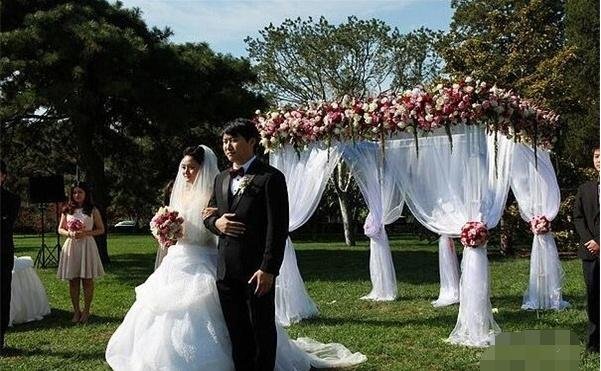 夫妻二人等了九个月的婚礼视频全是背影，婚庆公司的哪些坑需要注意？