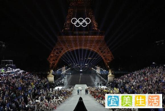 花2万参加雨中的巴黎奥运开幕式，这样的选择到底值不值呢？