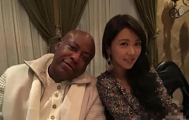 女星公开与黑人男友同居的电影