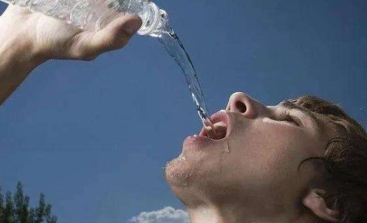 饿了喝水犯法吗？