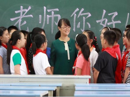 给老师送吃的，老师说谢谢，该怎么回应？