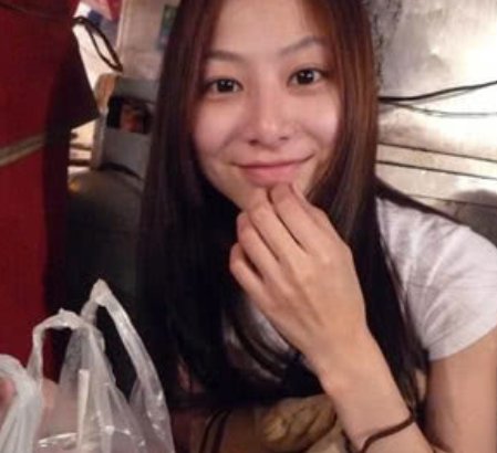 只因一张照片,让她瞬间身败名裂,葬送了自己的前程,她究竟是谁?