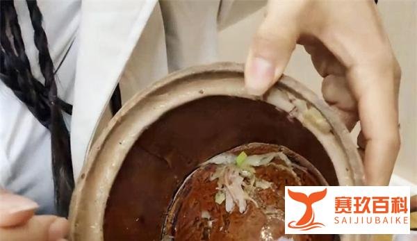 女生吐槽哈尔滨锅包肉13块68元，店家转888元致歉