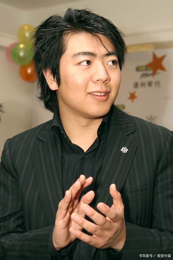 郎朗13岁弹琴照撞脸旺仔，果然从小就有内味了，你怎么看？