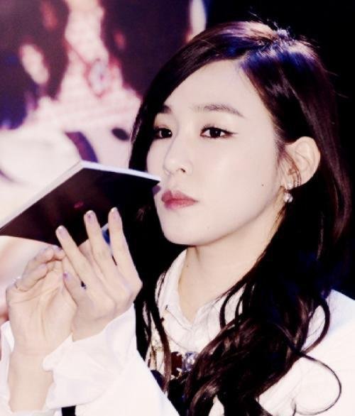 那一双会笑的眼睛，是少时中最有争议的美少女——Tiffany