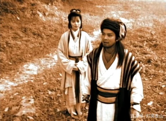 阿朱明明那么喜欢乔峰，为什么最后会死在乔峰手下？