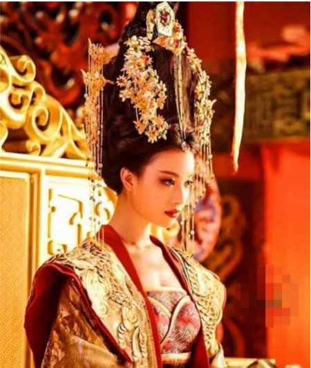 倪妮凭《金陵》进演艺圈，首日票房近亿，豆瓣评分为何不到4分？