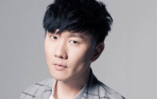 林俊杰反向打卡粉丝，你羡慕吗？