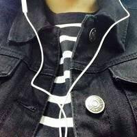 求一对QQ头像兄弟的一张照片里一个人 跪求叼一点的