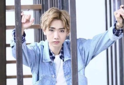 歌手汪苏泷摔倒后面部肿起，他究竟是如何摔倒的？