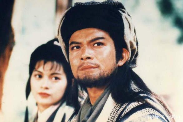 阿朱明明那么喜欢乔峰，为什么最后会死在乔峰手下？