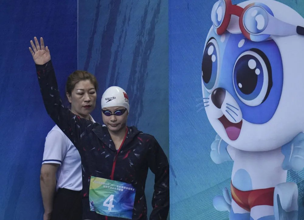 中国游泳小将余依婷，刷新世界纪录！她是否为我国的骄傲？