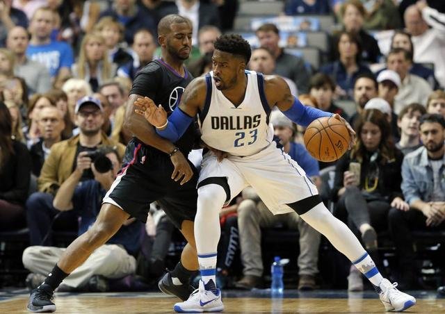 湖人最优秀的签约！仅用300万，就拿下NBA哪位防守悍将？