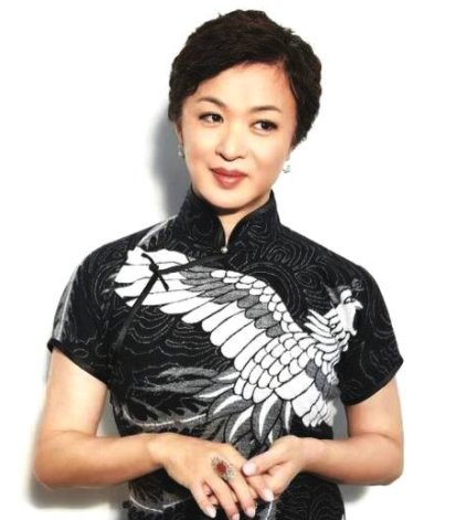 为了一个“玩笑”做了金星10年妻子的肯波琳,如今过得怎么样了?
