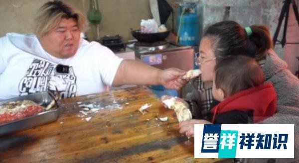 胖猴仔开直播澄清过世谣言,眼神涣散状态差,网友:要钱不要命