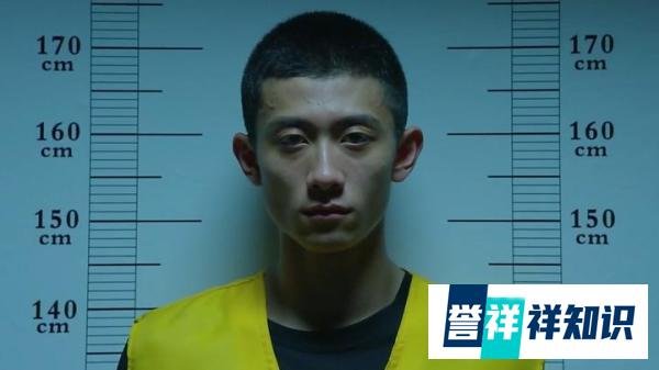 谁说寸头是检验帅哥标准?张一山任性剃光头,搭风衣痞帅我认不出