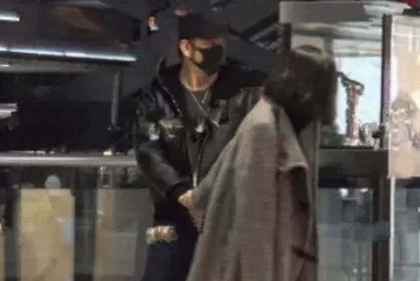 婚内出轨的歌手郝云，“宠妻”人设崩塌，他曾经为自己妻子写过什么歌？